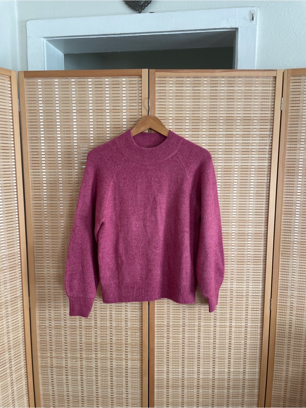 NWT GAP Classic Knit Crewneck Women's Sweater Pink Size XS Loose fit $60 MSRP